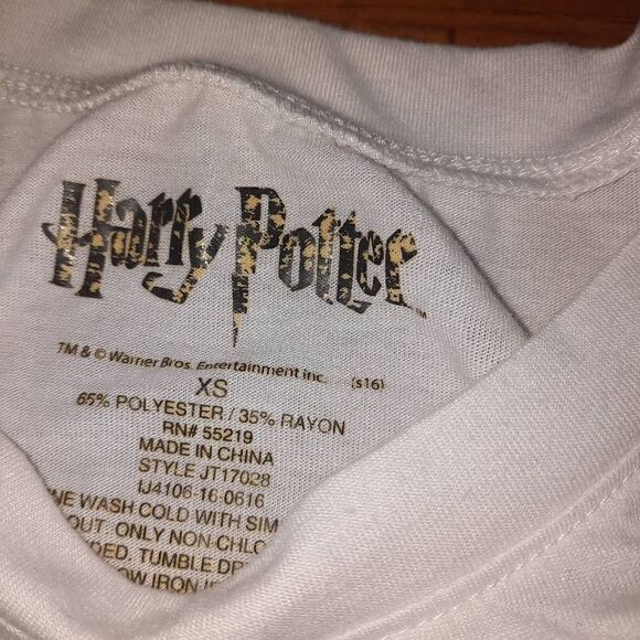 Harry Potter School Crest Shirt - Picture 3 of 3